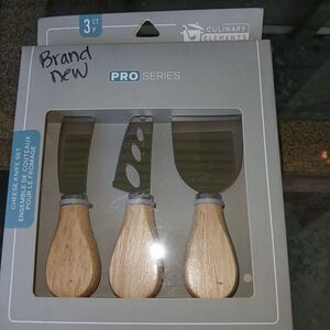 Nwt Culinary Elements.Cheese Knife Set with Natural Wood Handles